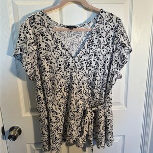 PLUS SIZE Peplum Top